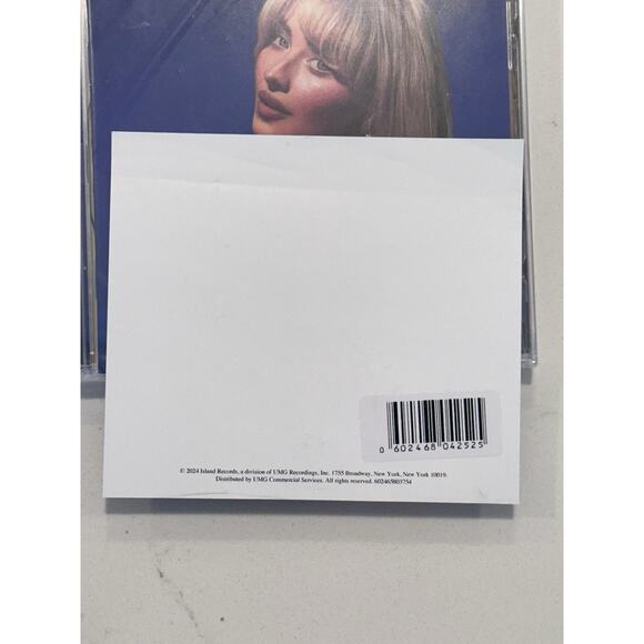 Sabrina Carpenter KISS On Front Short N’ Sweet Signed Photo And Signed Card - #4 - Picture 5 of 8